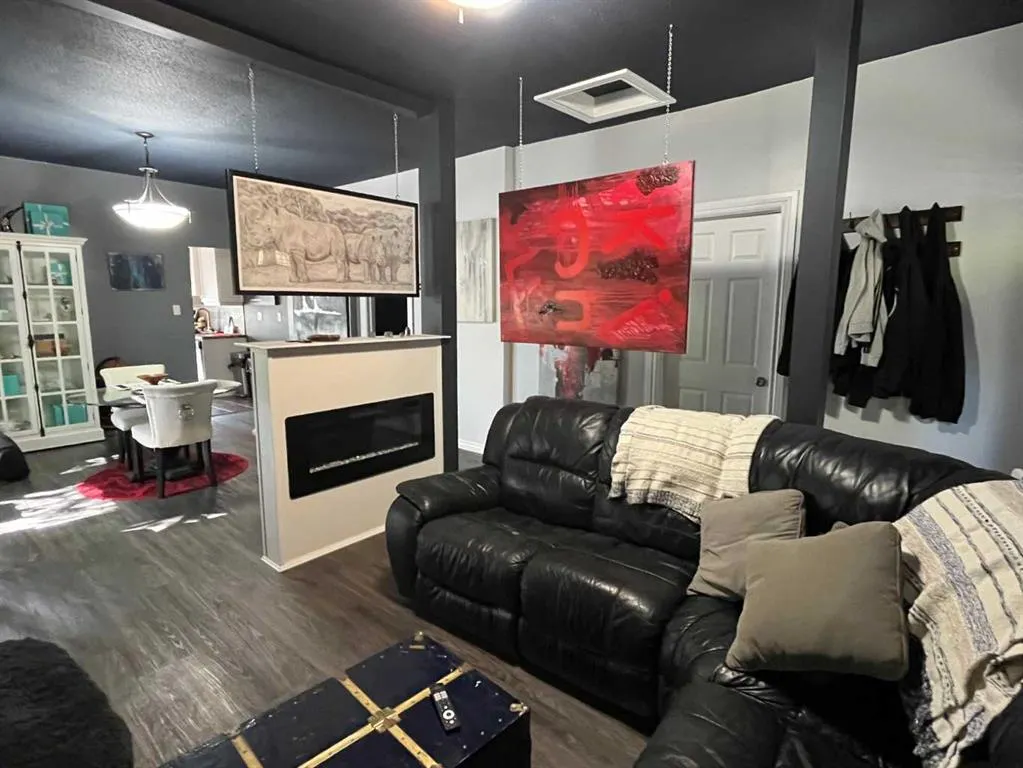 240 20 Street N