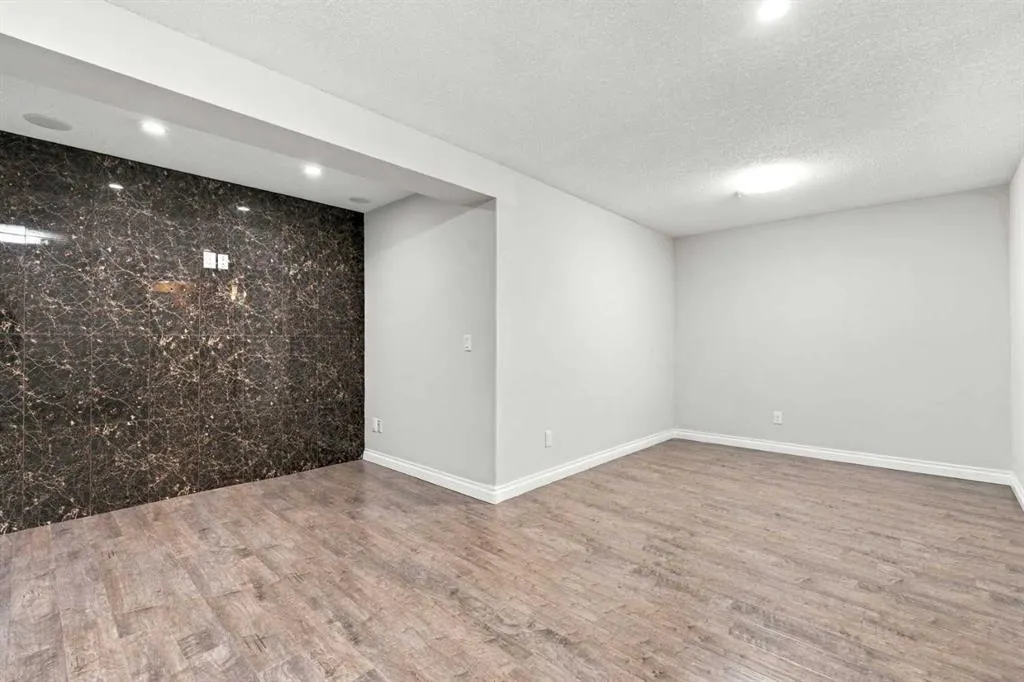 360 Saddlemont Boulevard NE