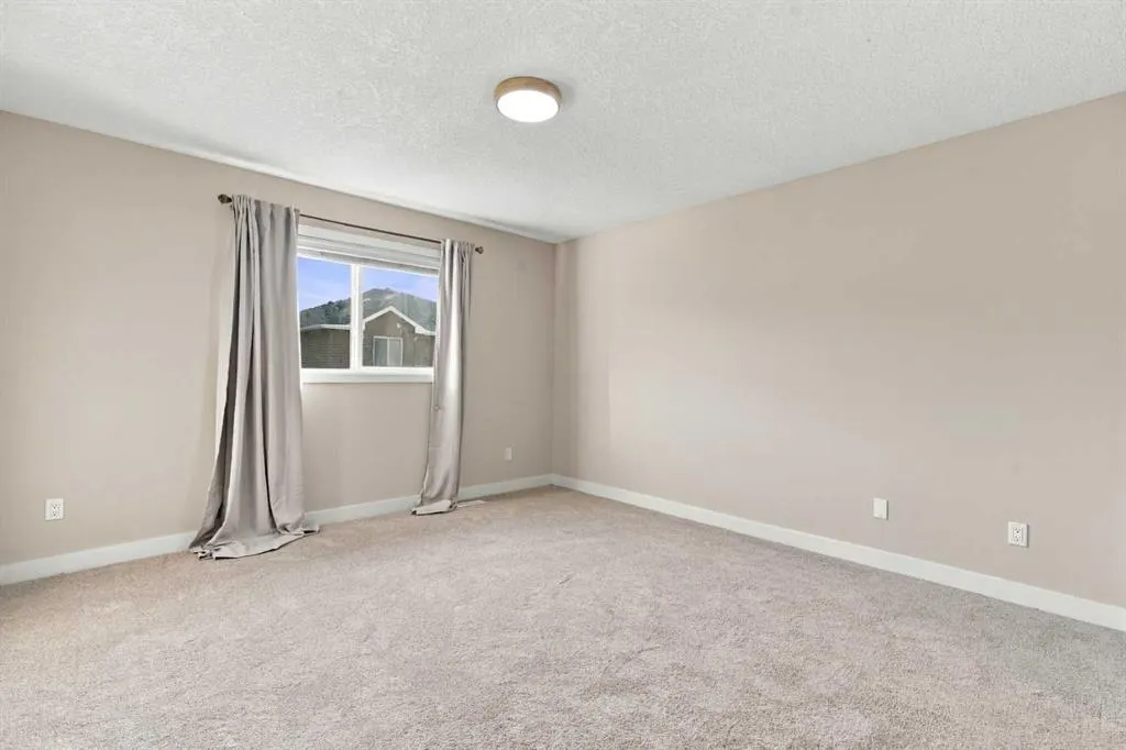 360 Saddlemont Boulevard NE