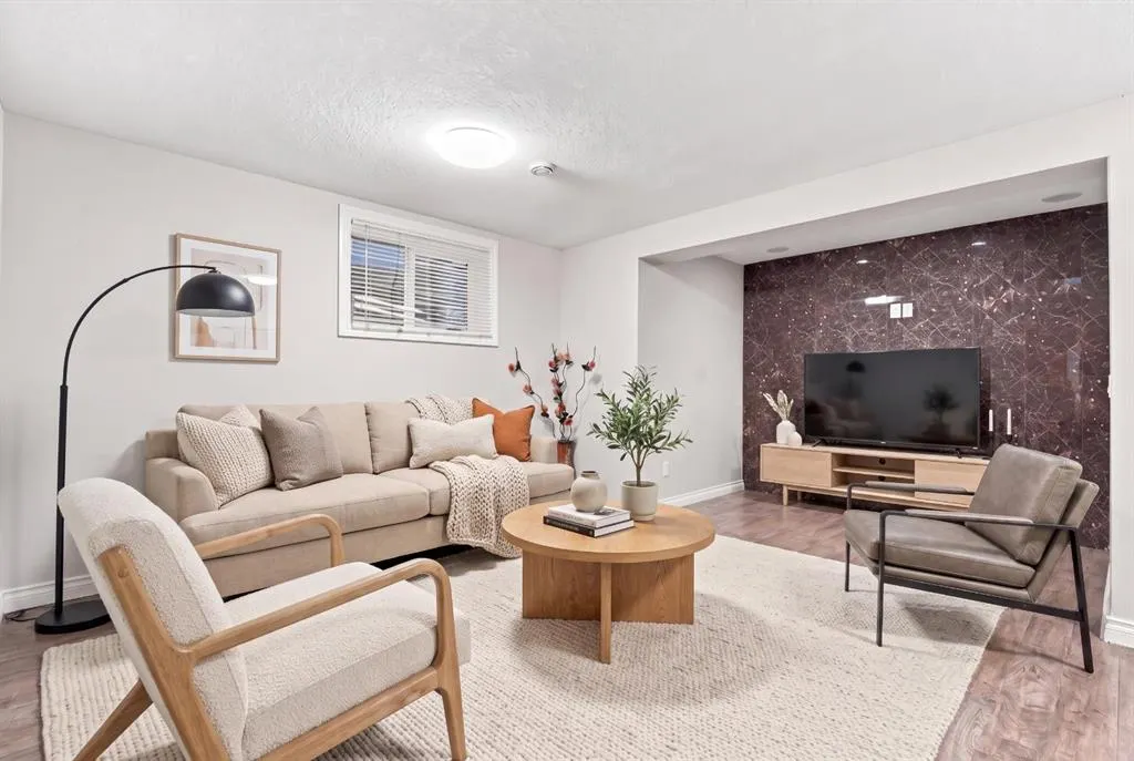 360 Saddlemont Boulevard NE