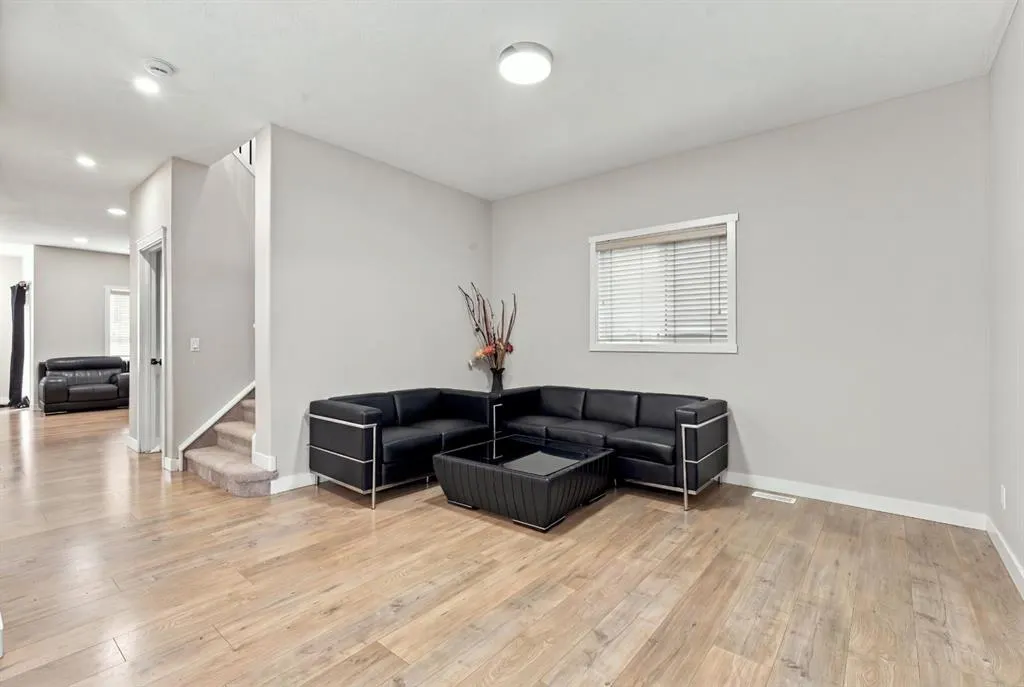 360 Saddlemont Boulevard NE