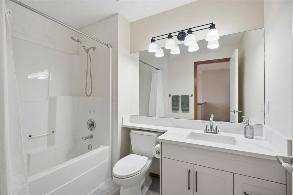276 Kincora Heights NW