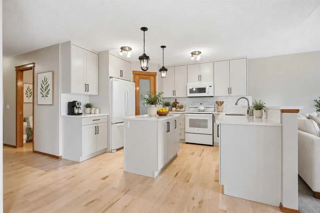 276 Kincora Heights NW