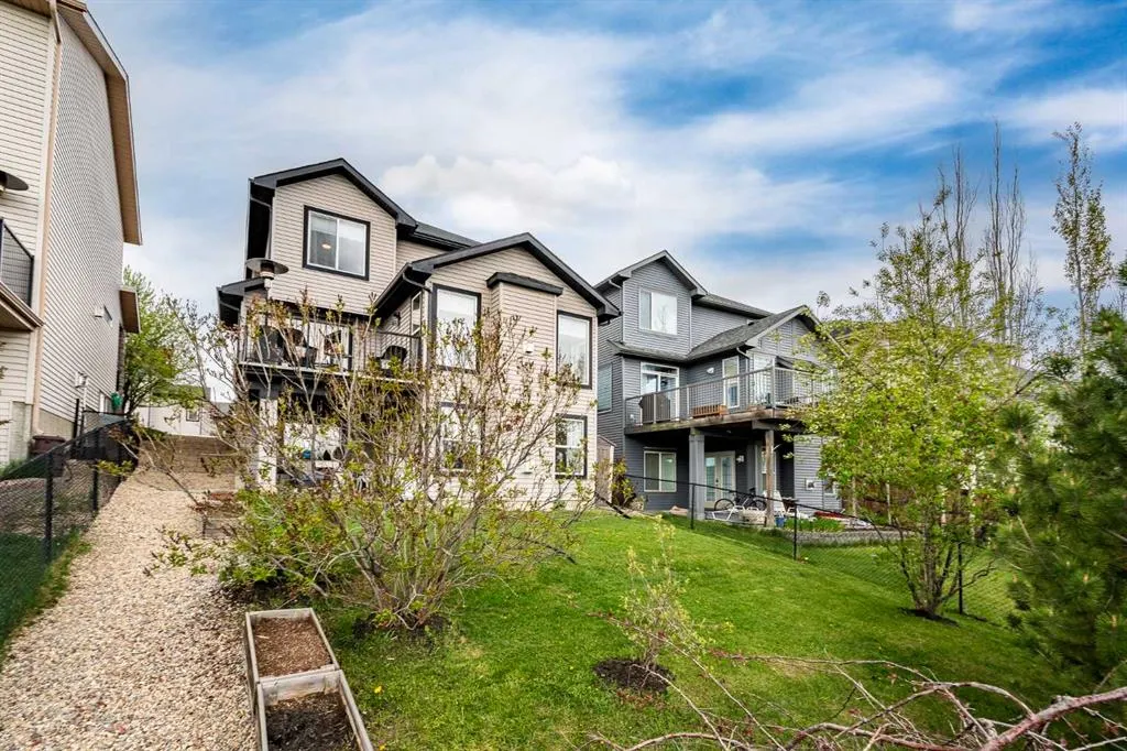 276 Kincora Heights NW