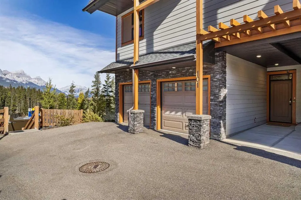 102 Stewart Creek Rise #101