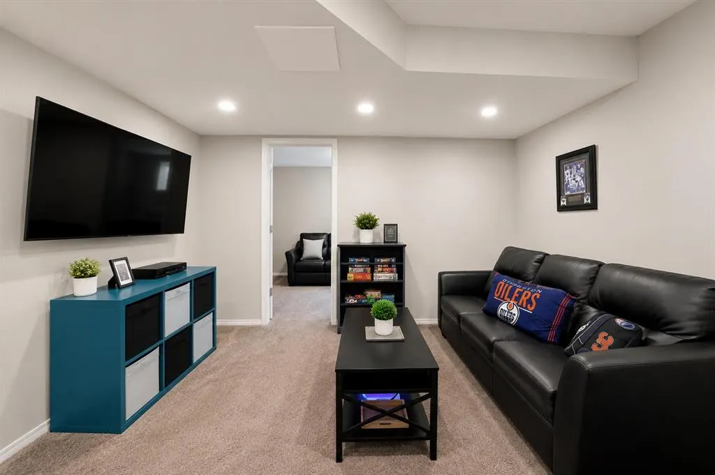 27 Golden Crescent