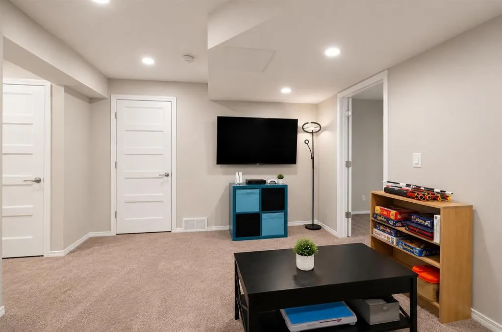 27 Golden Crescent