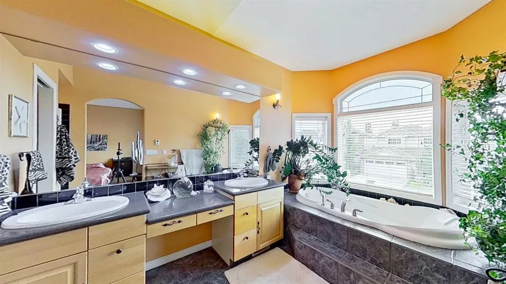 18 Tuscany Meadows Heights NW