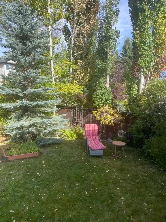 18 Tuscany Meadows Heights NW
