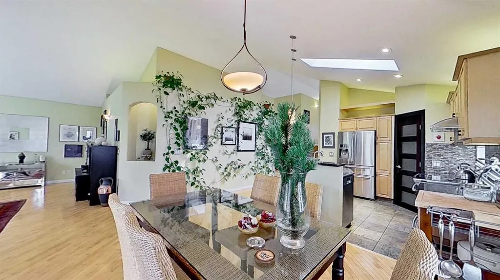 18 Tuscany Meadows Heights NW