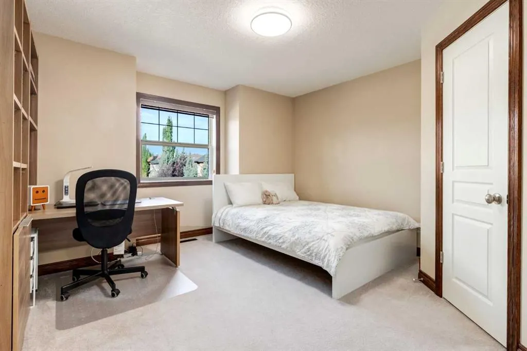 43 Cougar Plateau Circle SW