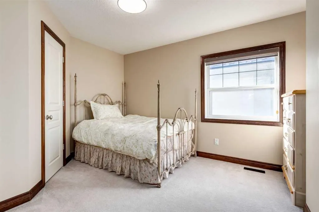 43 Cougar Plateau Circle SW