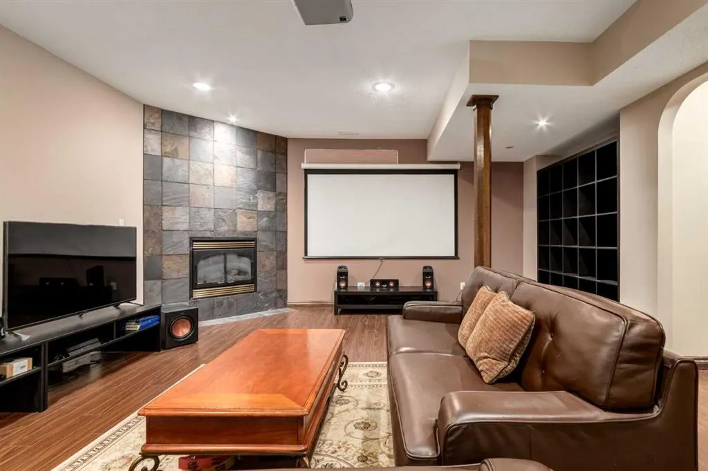 43 Cougar Plateau Circle SW