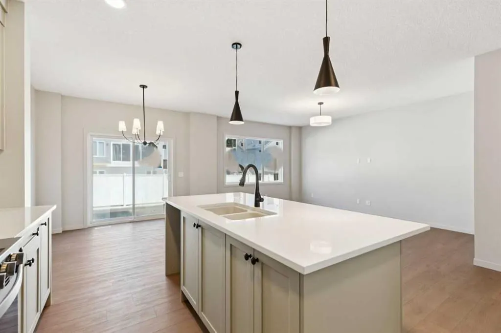 1062 Bayview Crescent SW