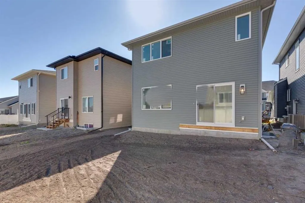 1062 Bayview Crescent SW