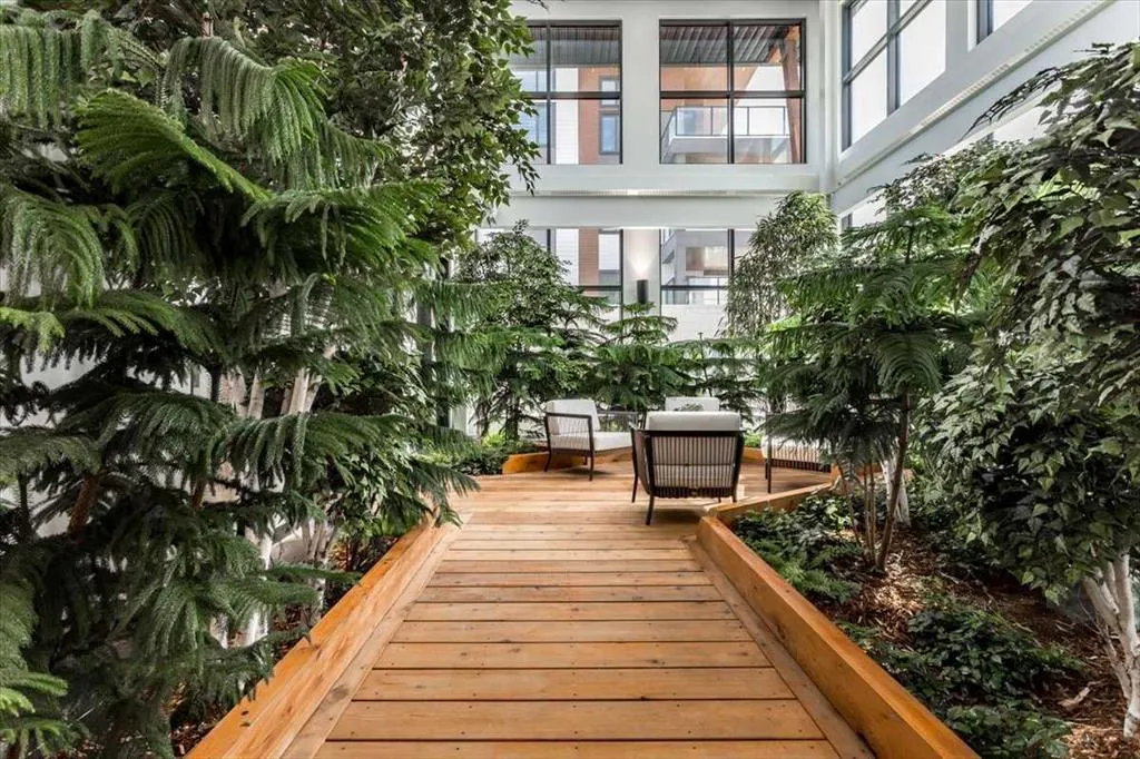 122 Mahogany Centre SE #412
