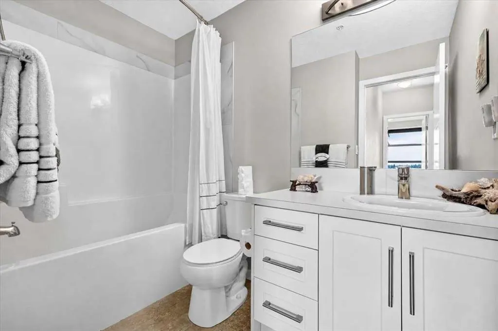 122 Mahogany Centre SE #412