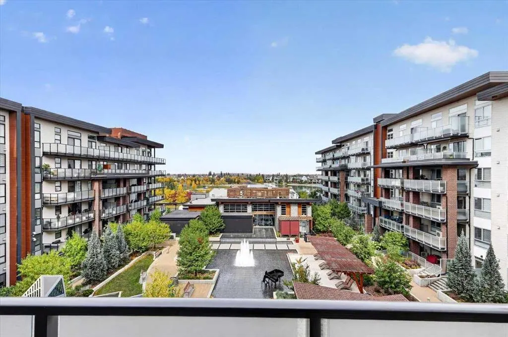 122 Mahogany Centre SE #412
