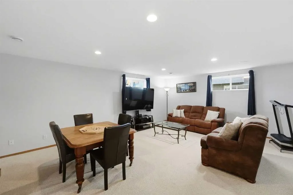 104 Ackerman Crescent
