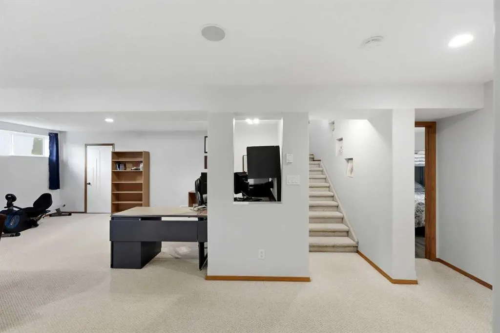 104 Ackerman Crescent