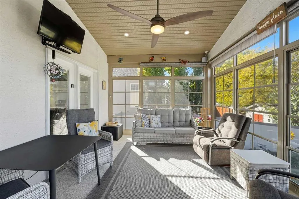 104 Ackerman Crescent