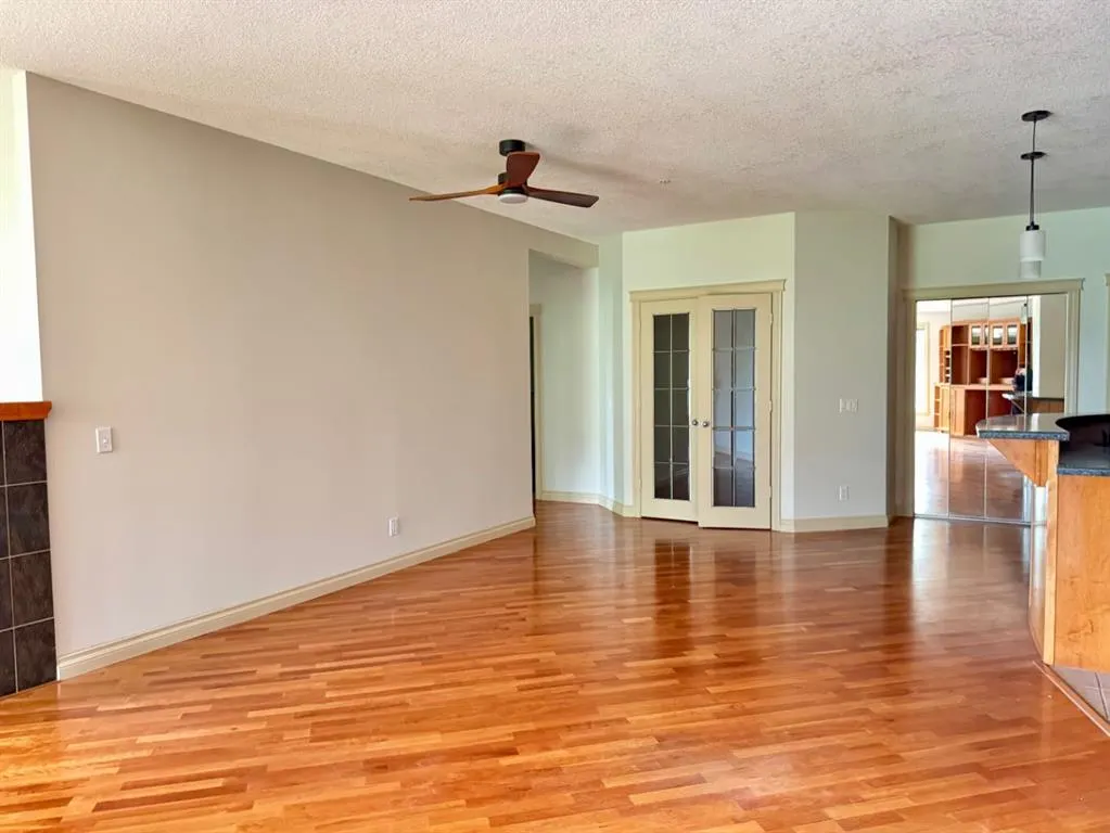 24 Hemlock Crescent SW #1108