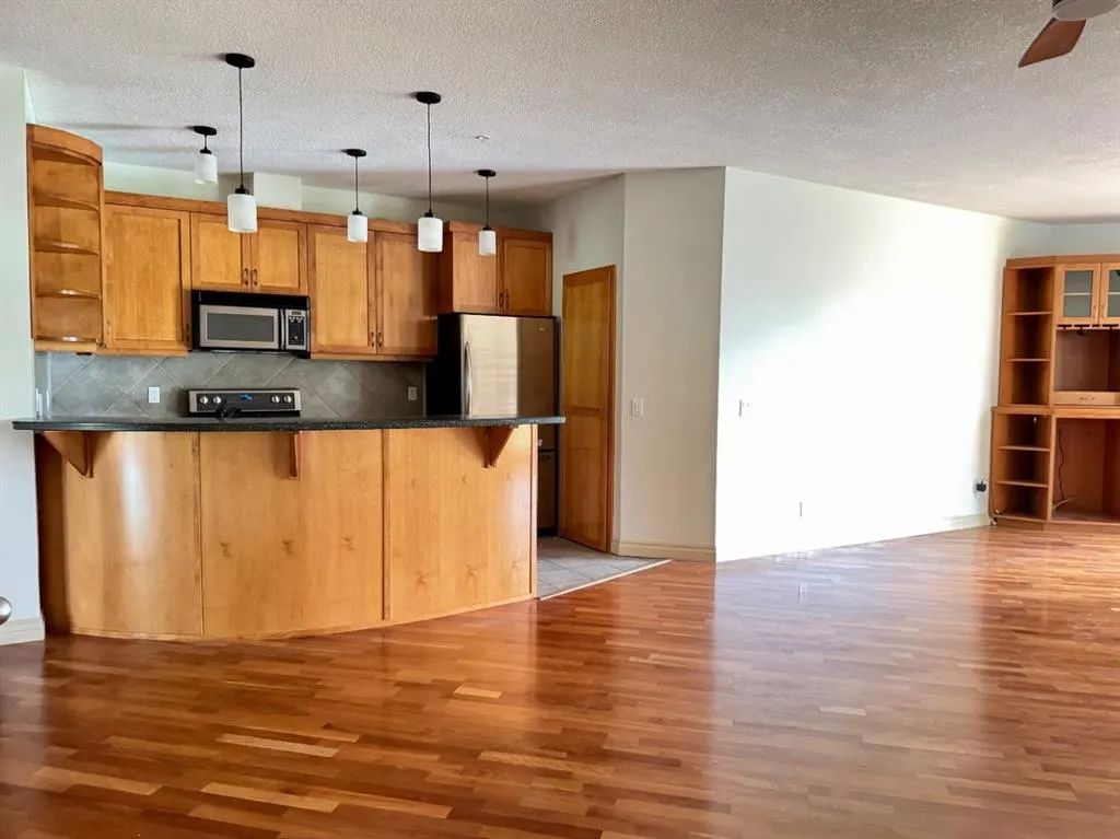 24 Hemlock Crescent SW #1108