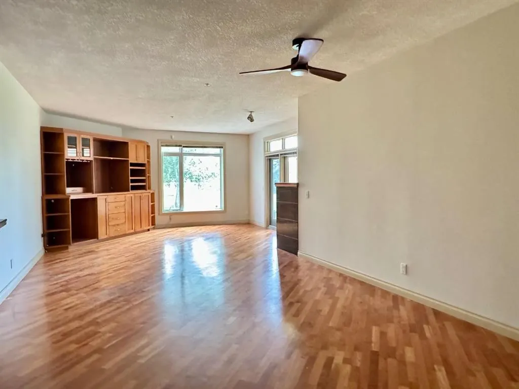 24 Hemlock Crescent SW #1108