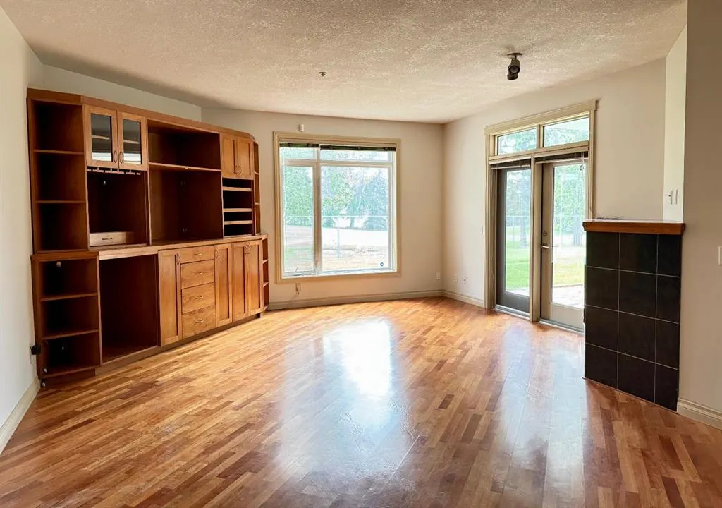 24 Hemlock Crescent SW #1108
