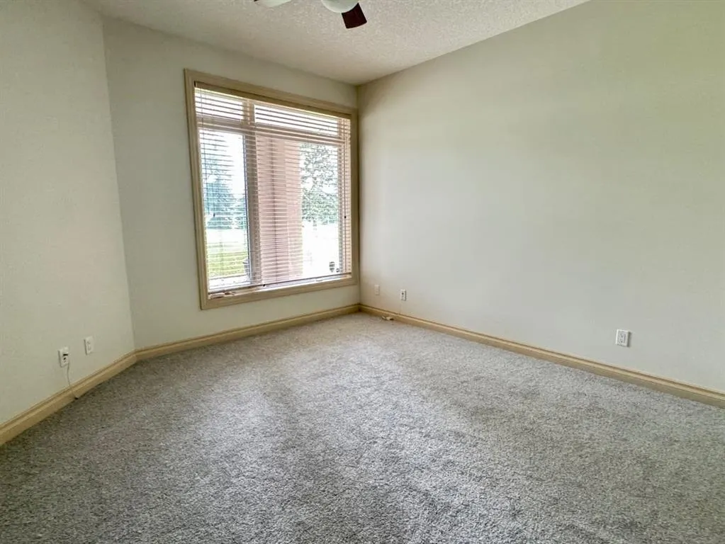 24 Hemlock Crescent SW #1108