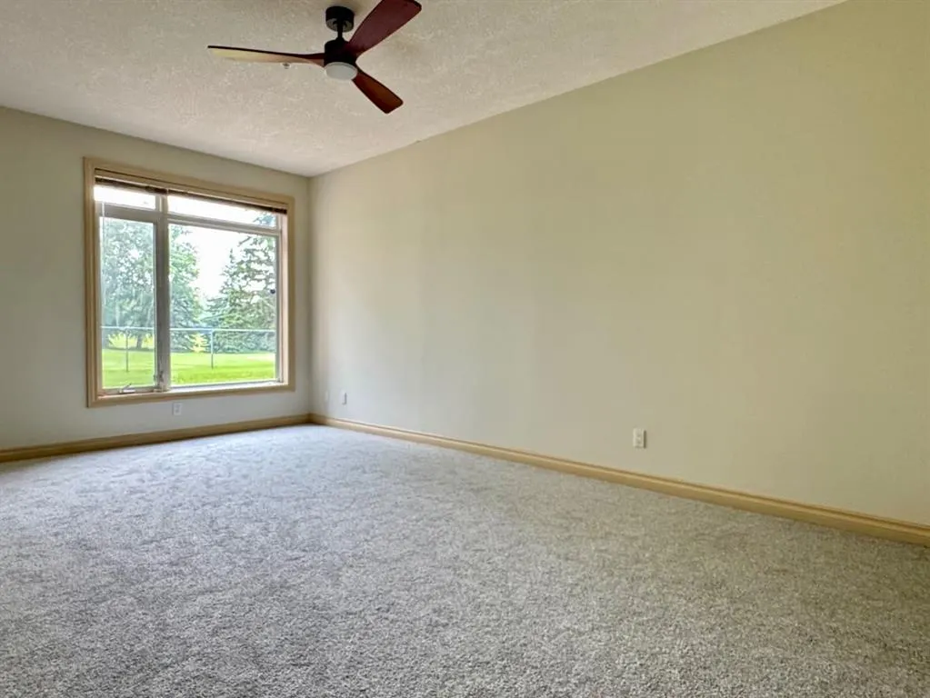 24 Hemlock Crescent SW #1108