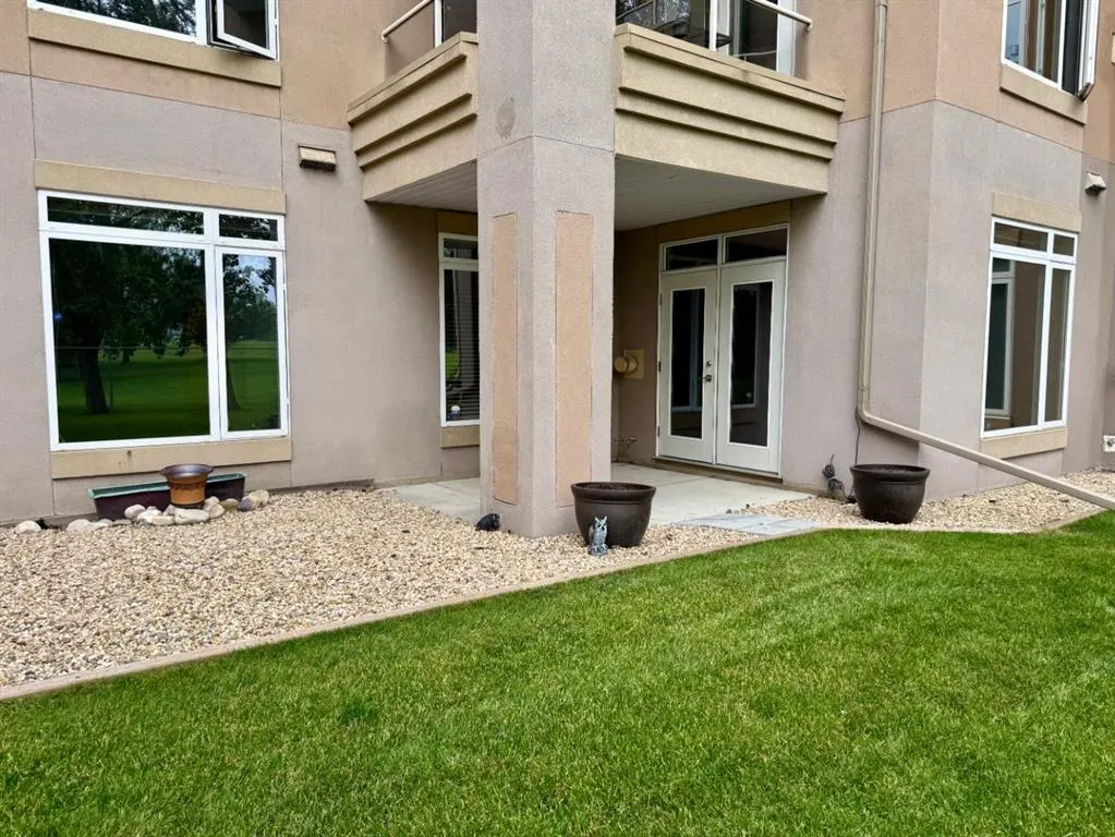 24 Hemlock Crescent SW #1108