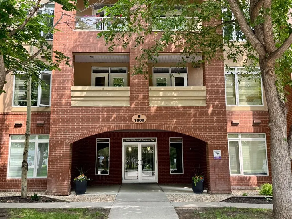 24 Hemlock Crescent SW #1108