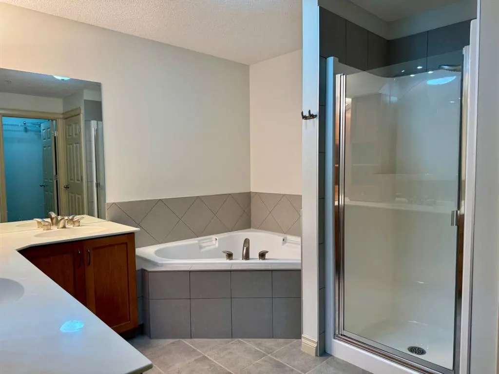 24 Hemlock Crescent SW #1108