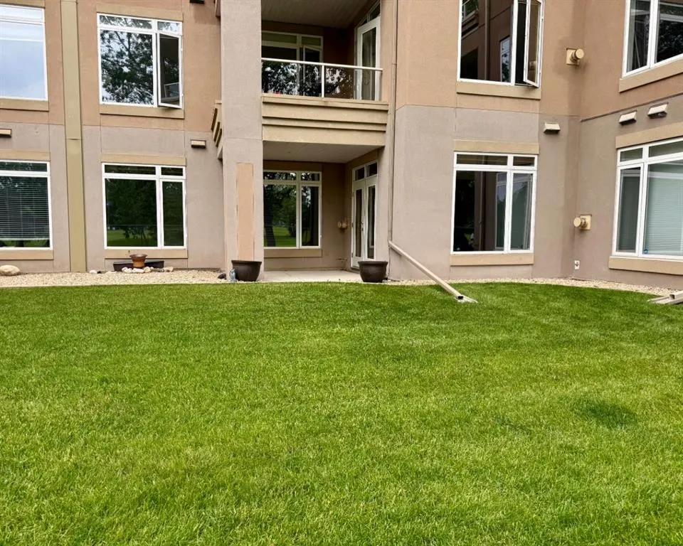 24 Hemlock Crescent SW #1108
