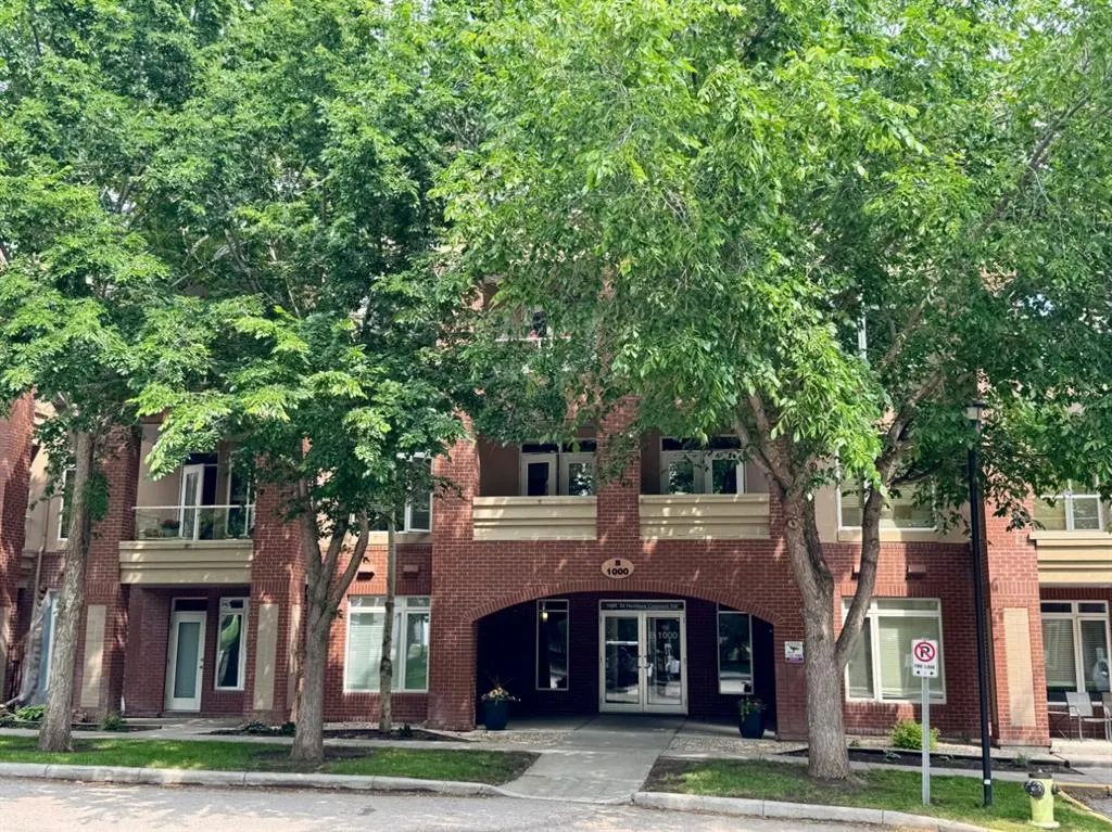 24 Hemlock Crescent SW #1108