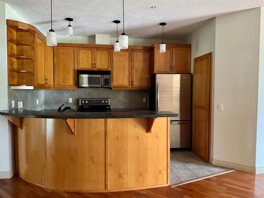 24 Hemlock Crescent SW #1108