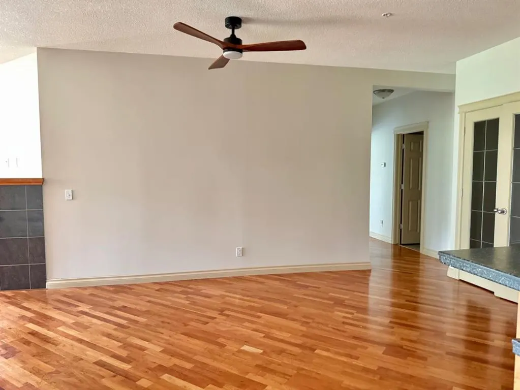 24 Hemlock Crescent SW #1108
