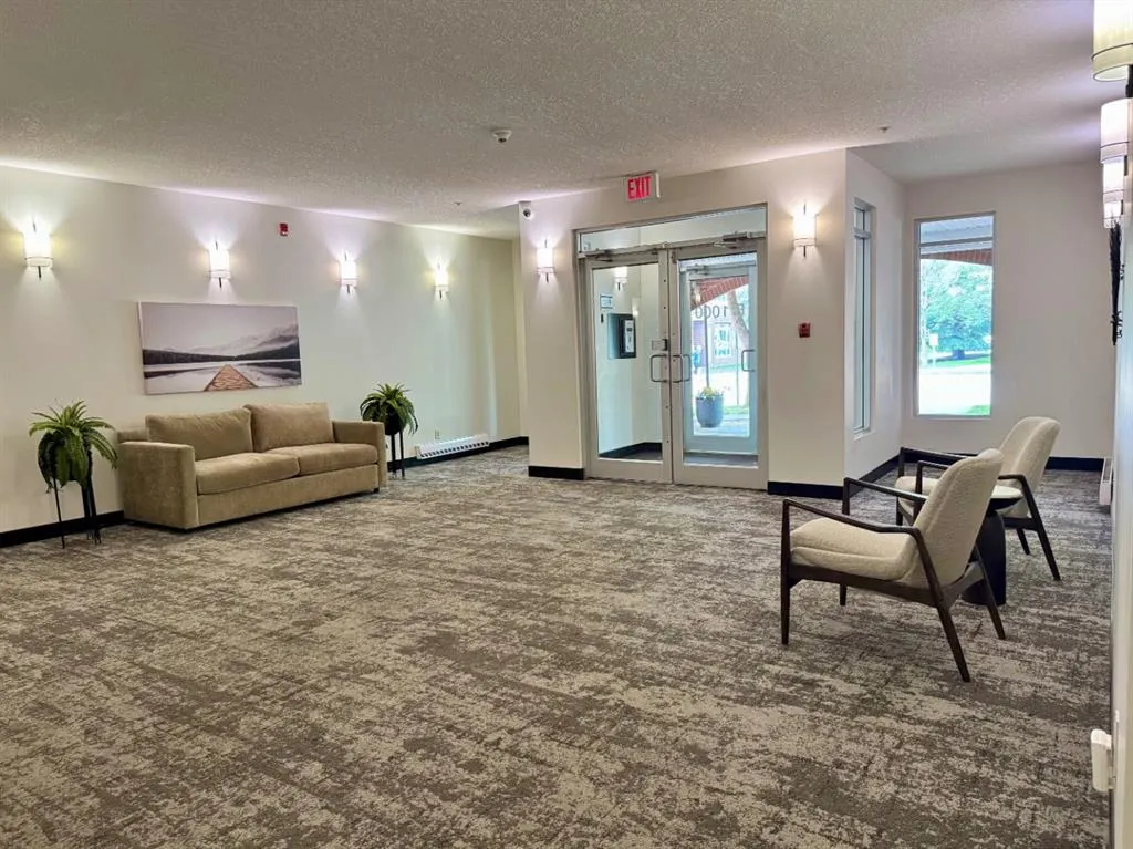 24 Hemlock Crescent SW #1108