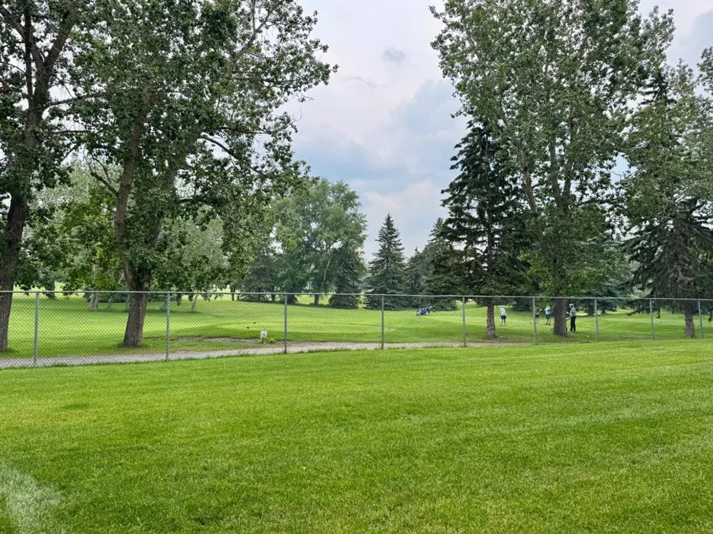24 Hemlock Crescent SW #1108