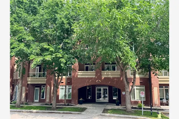 24 Hemlock Crescent SW