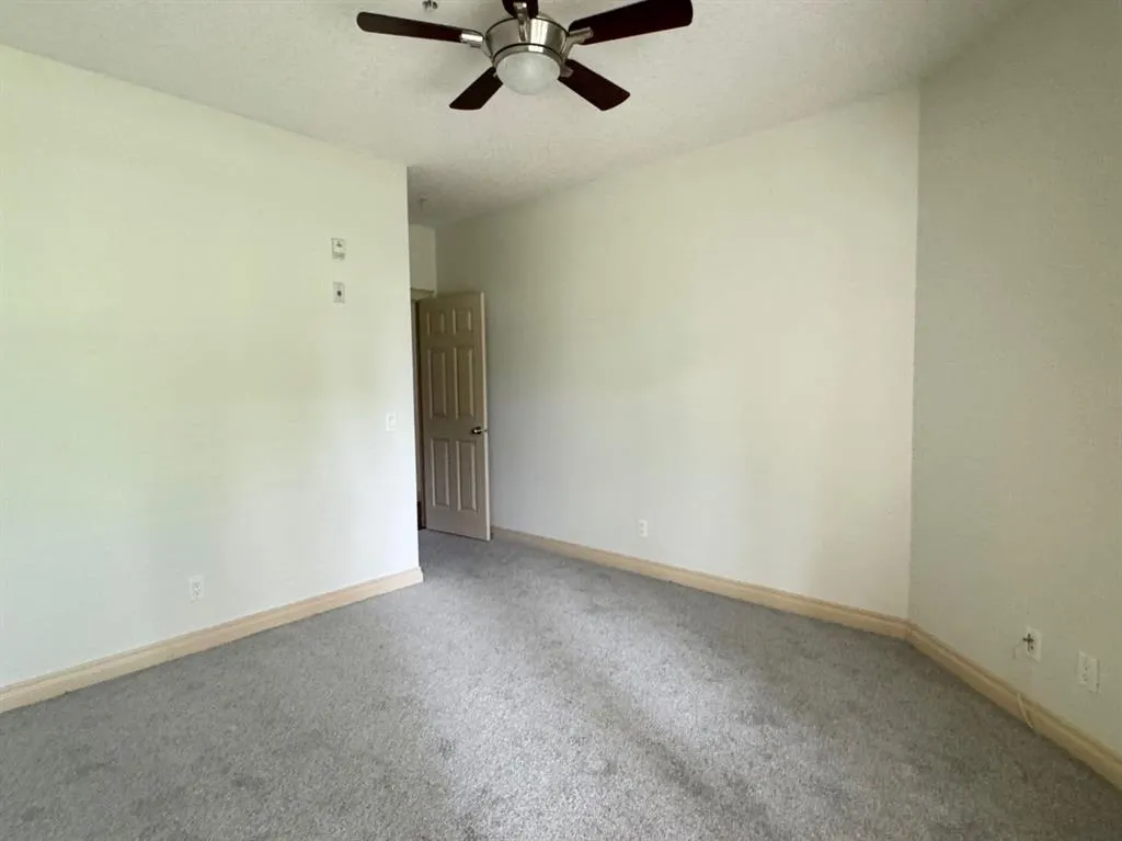 24 Hemlock Crescent SW #1108