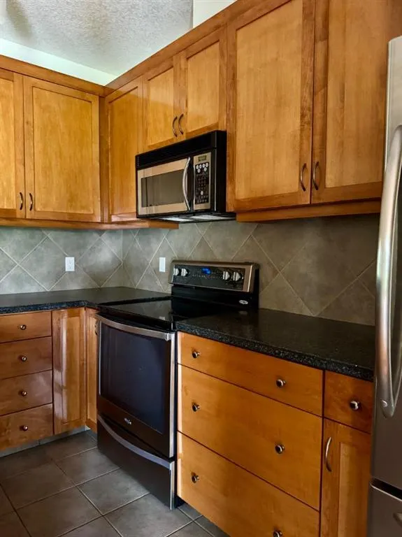 24 Hemlock Crescent SW #1108