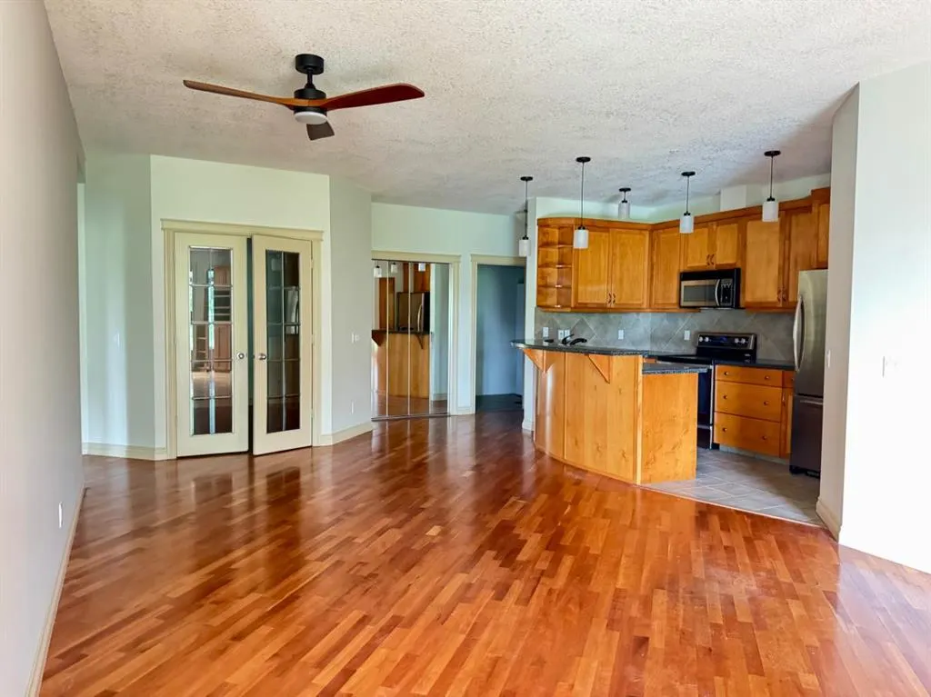 24 Hemlock Crescent SW #1108