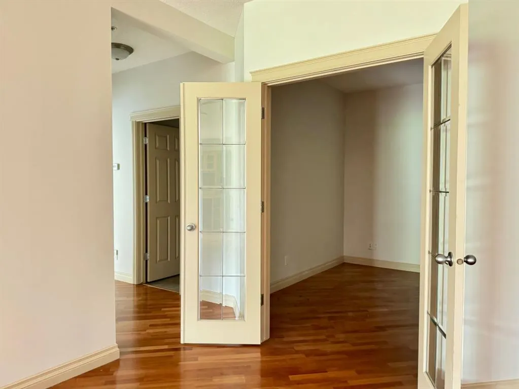 24 Hemlock Crescent SW #1108