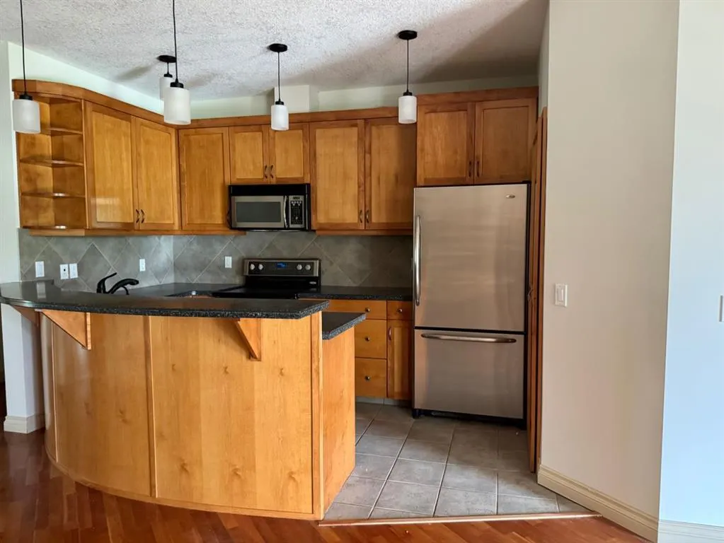 24 Hemlock Crescent SW #1108