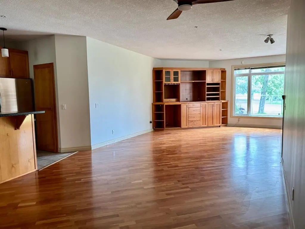 24 Hemlock Crescent SW #1108