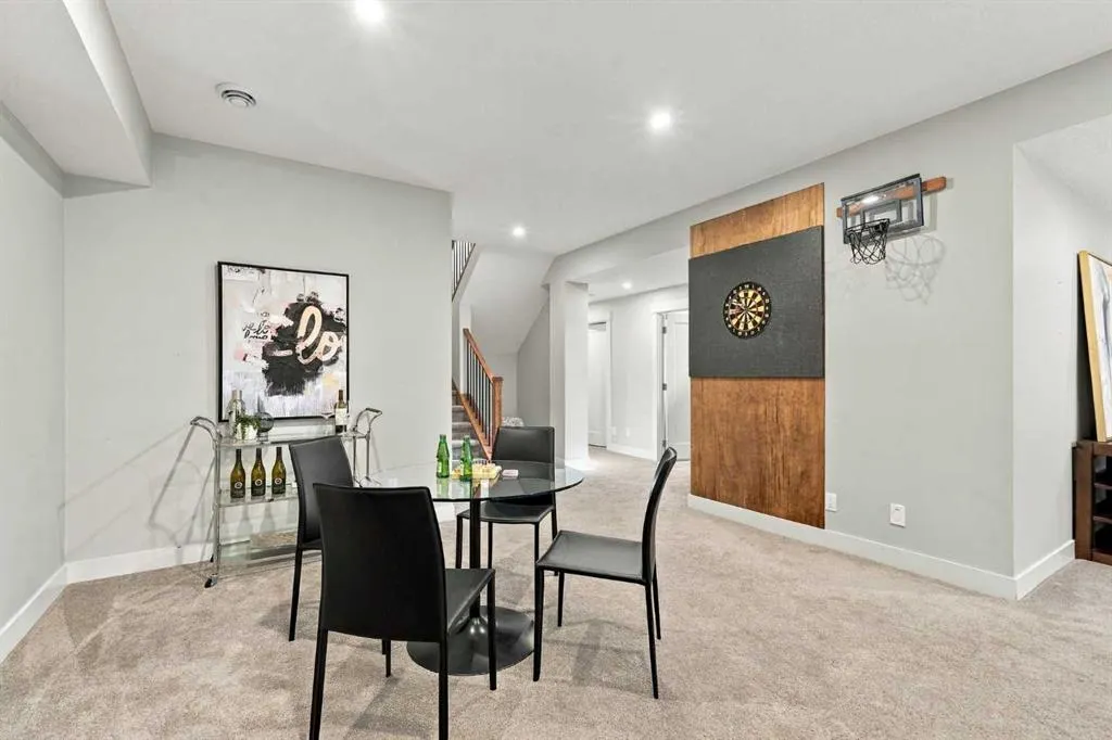 2223 Glenwood Drive SW
