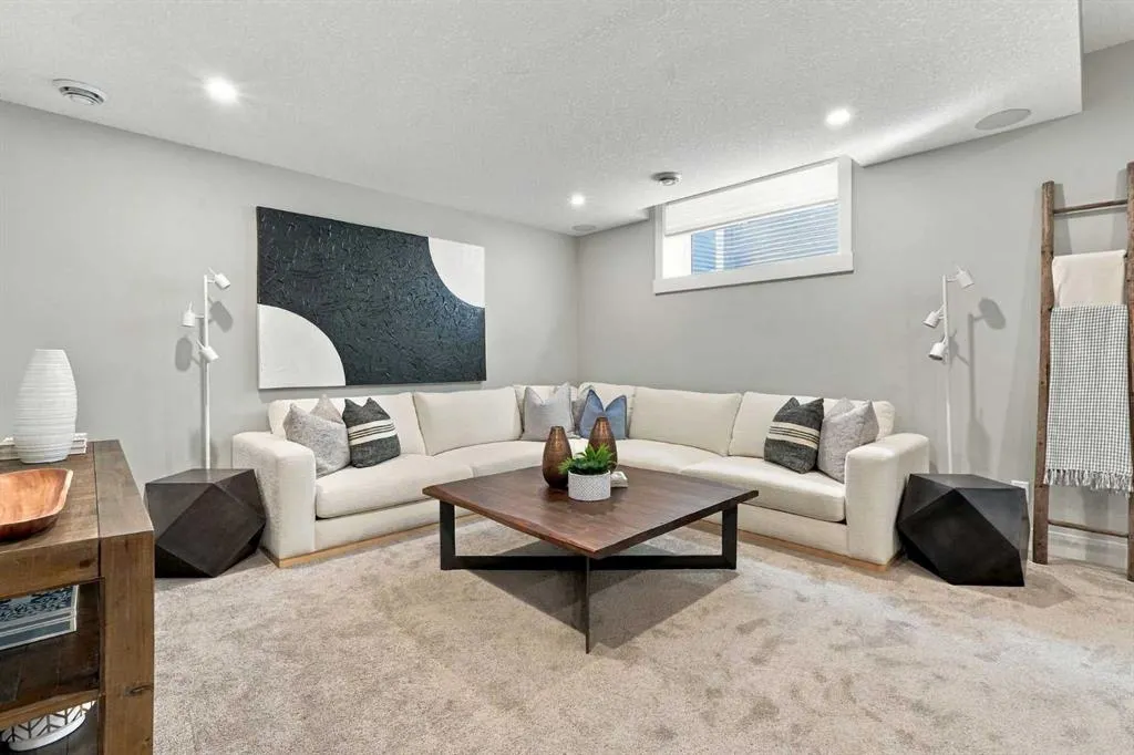2223 Glenwood Drive SW
