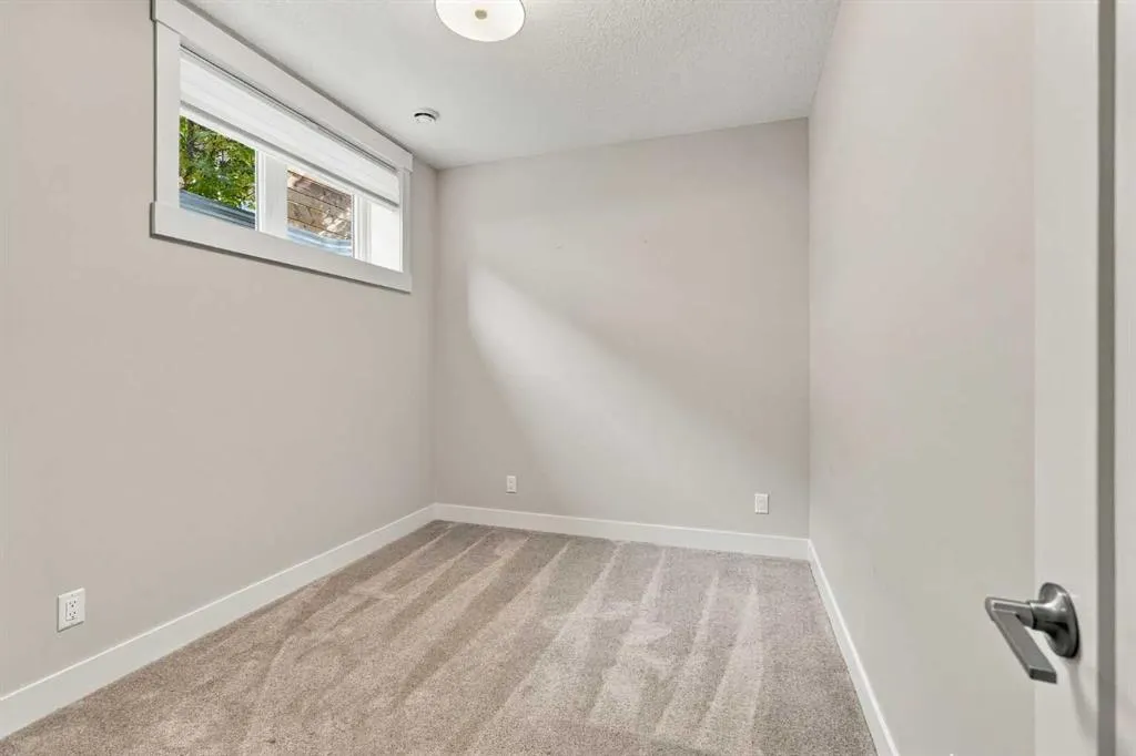 2223 Glenwood Drive SW